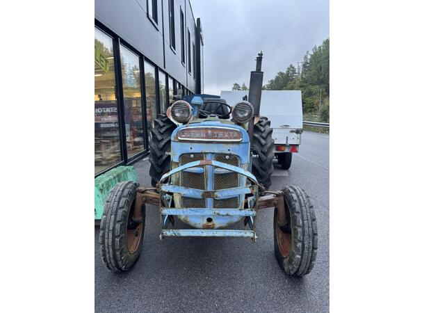 Ford Dexta Super 