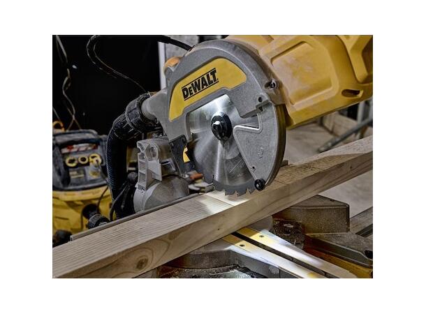 DeWalt Kapp- Og Gjærsag DWS777 216mm 1800 Watt 